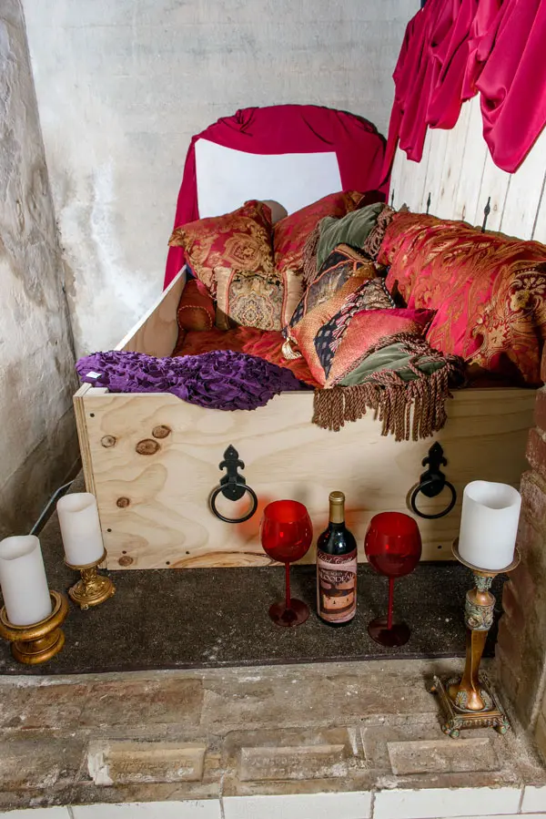 Hotel Crypt, Lewiston