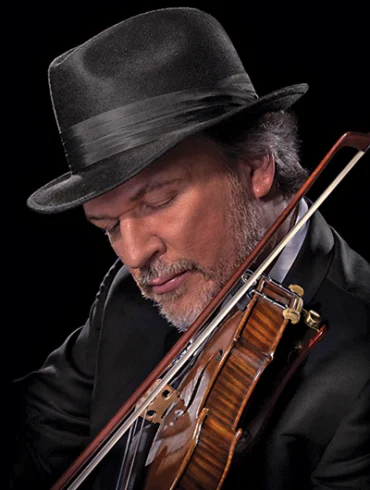 Mark O'Conner playing fiddle