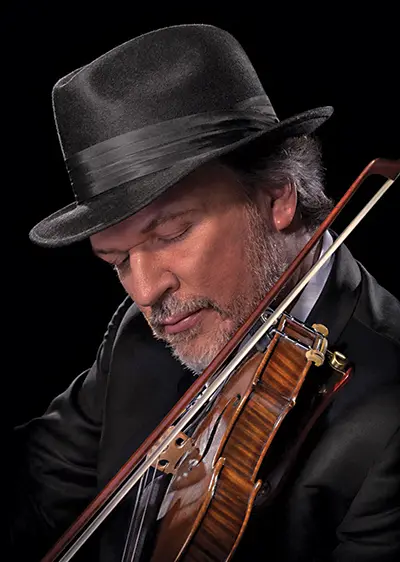 Mark O'Conner playing fiddle