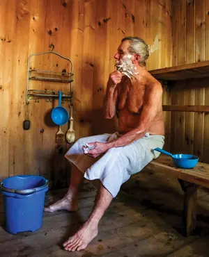 Laukka shaves in the sauna, a Finnish tradition