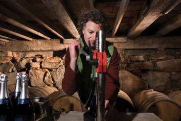 Eric Martin corks bottles for Bluet