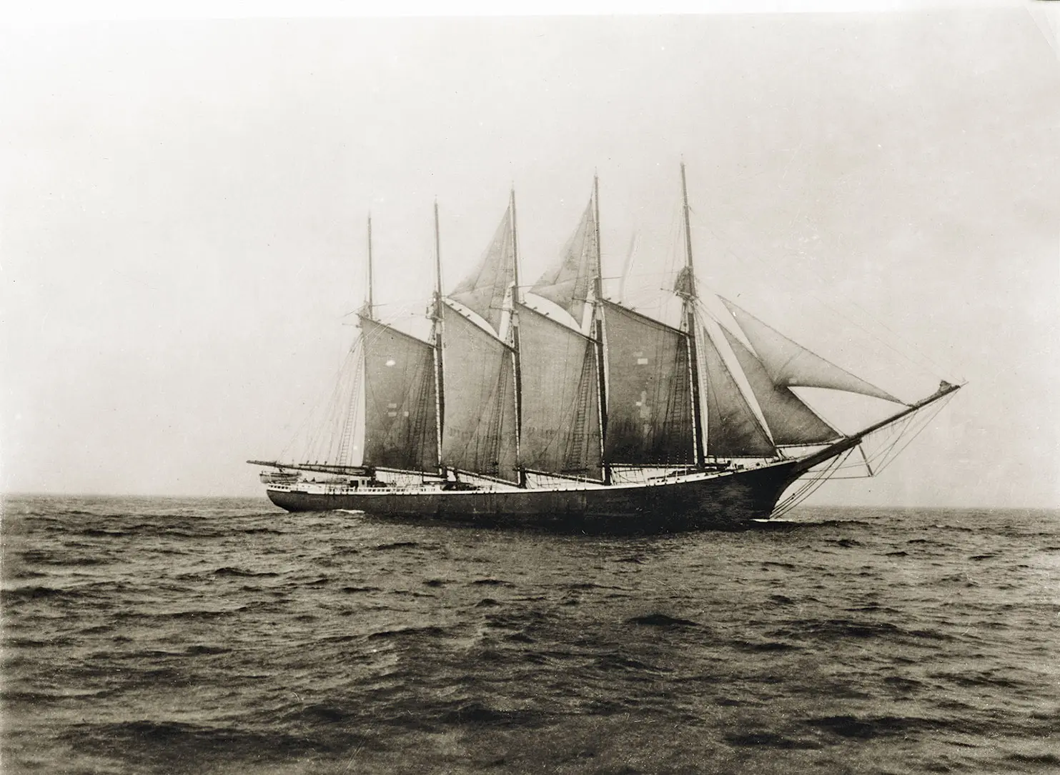The Edna Hoyt at full sail in 1938.