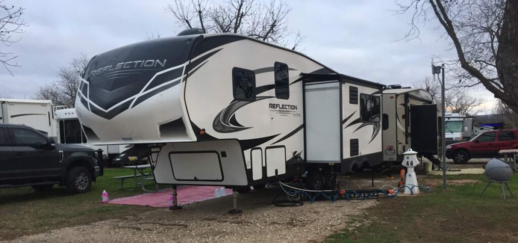 Lee's Family Trailer - TK-foot fifth wheel