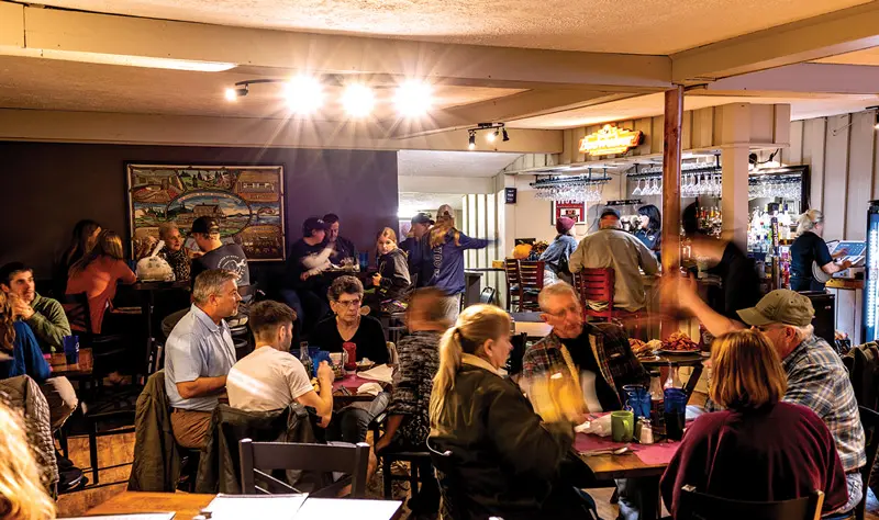 Dean's Motor Lodge dining room