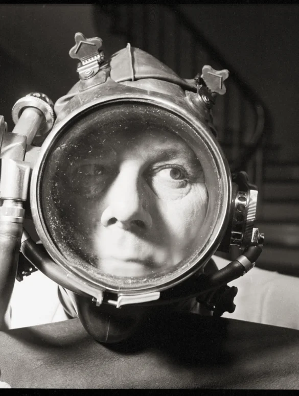 Self-portrait of Kosti Ruohomaa in a diving mask
