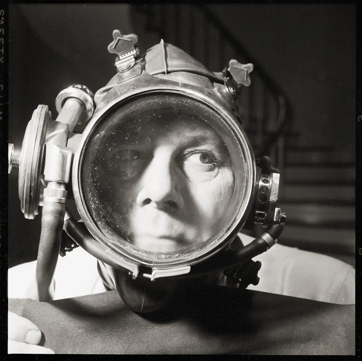 Self-portrait of Kosti Ruohomaa in a diving mask