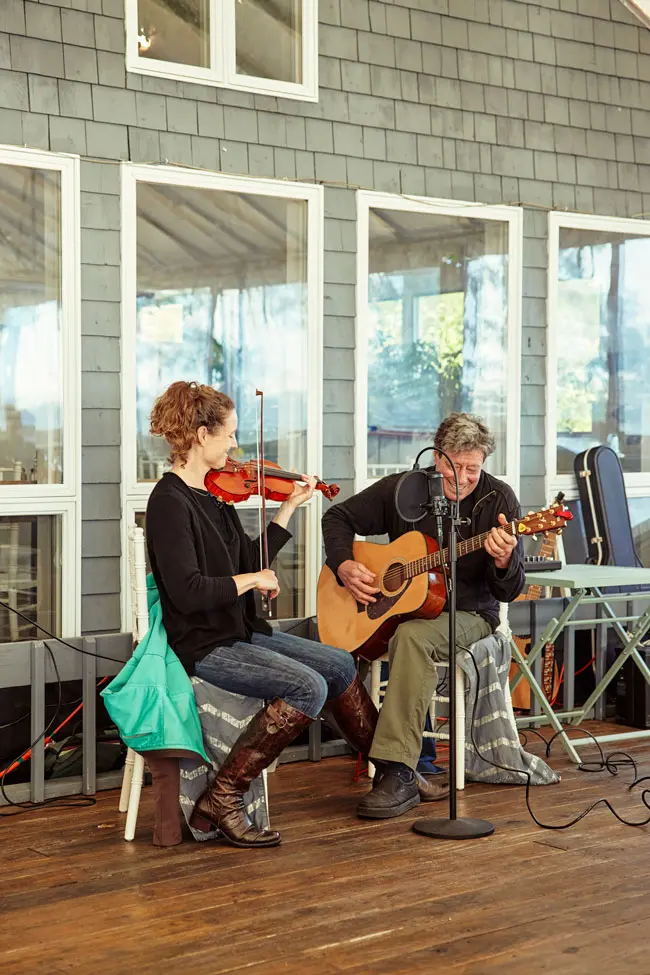 live music at Jones Landing