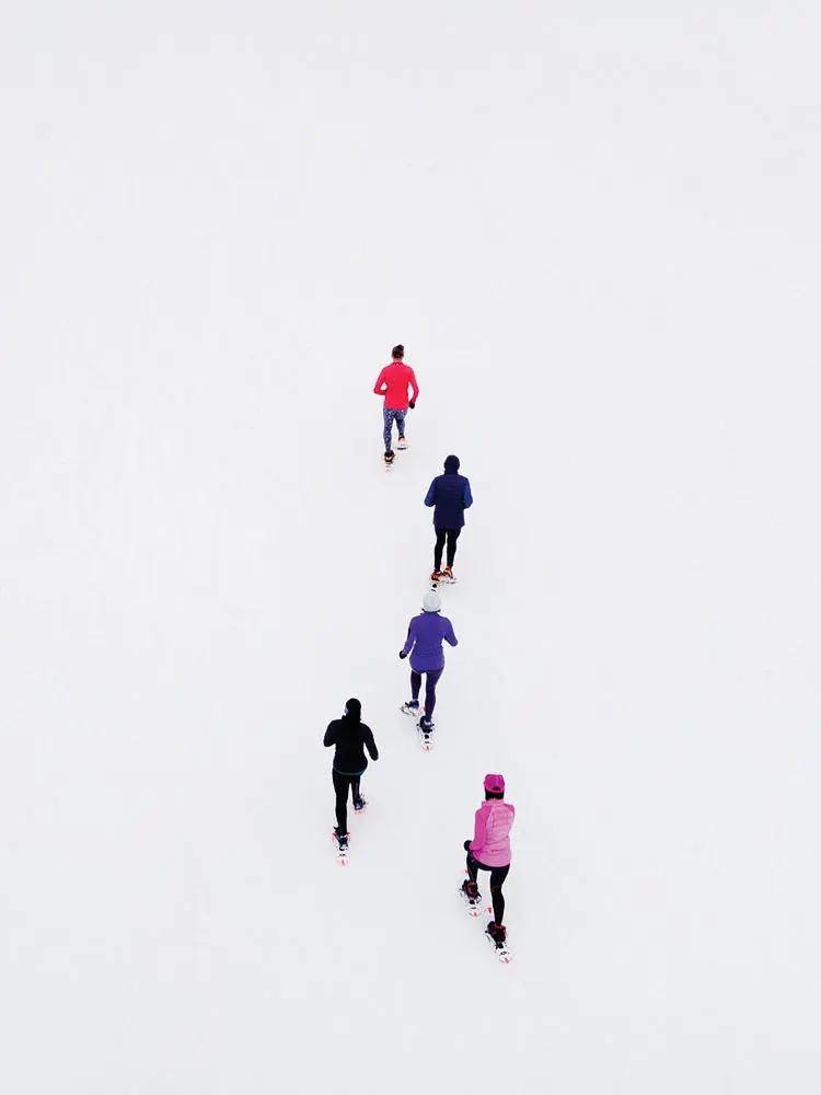 people in snowshoe race