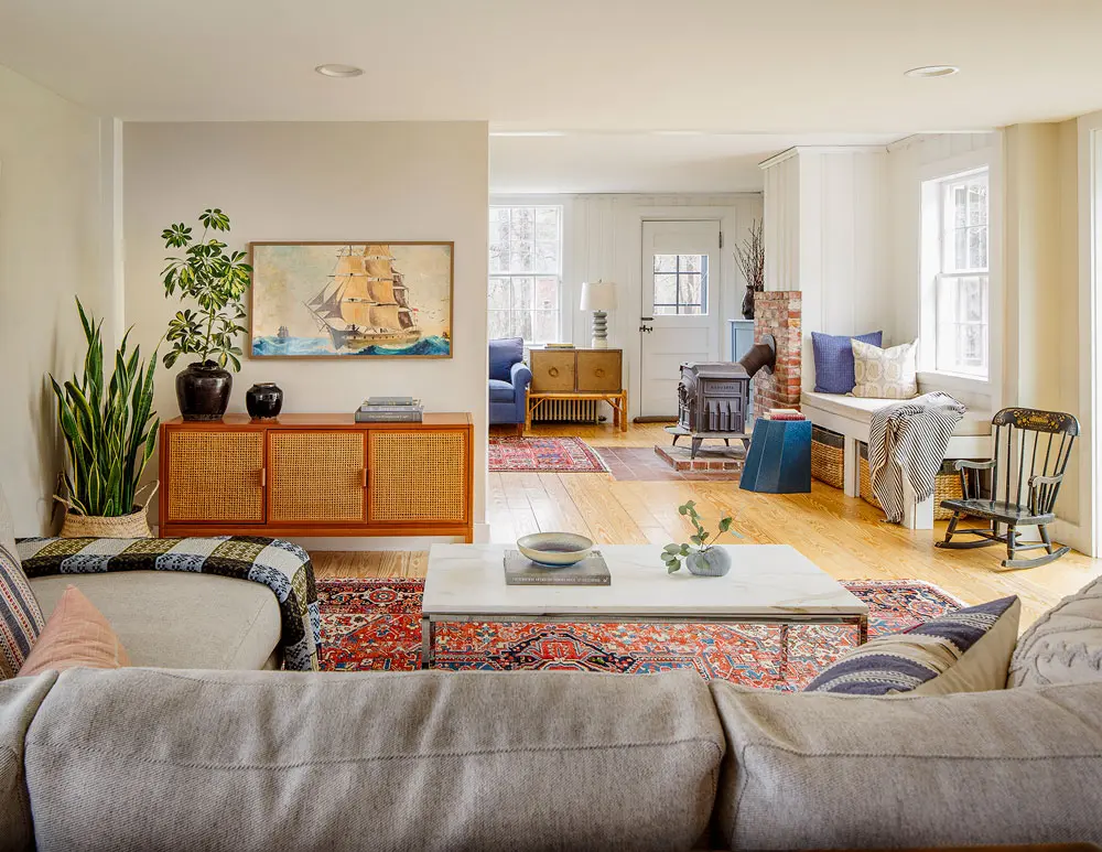 ow-ceilinged family room and adjacent keeping room (a Colonial-era term for a small gathering space off the kitchen)