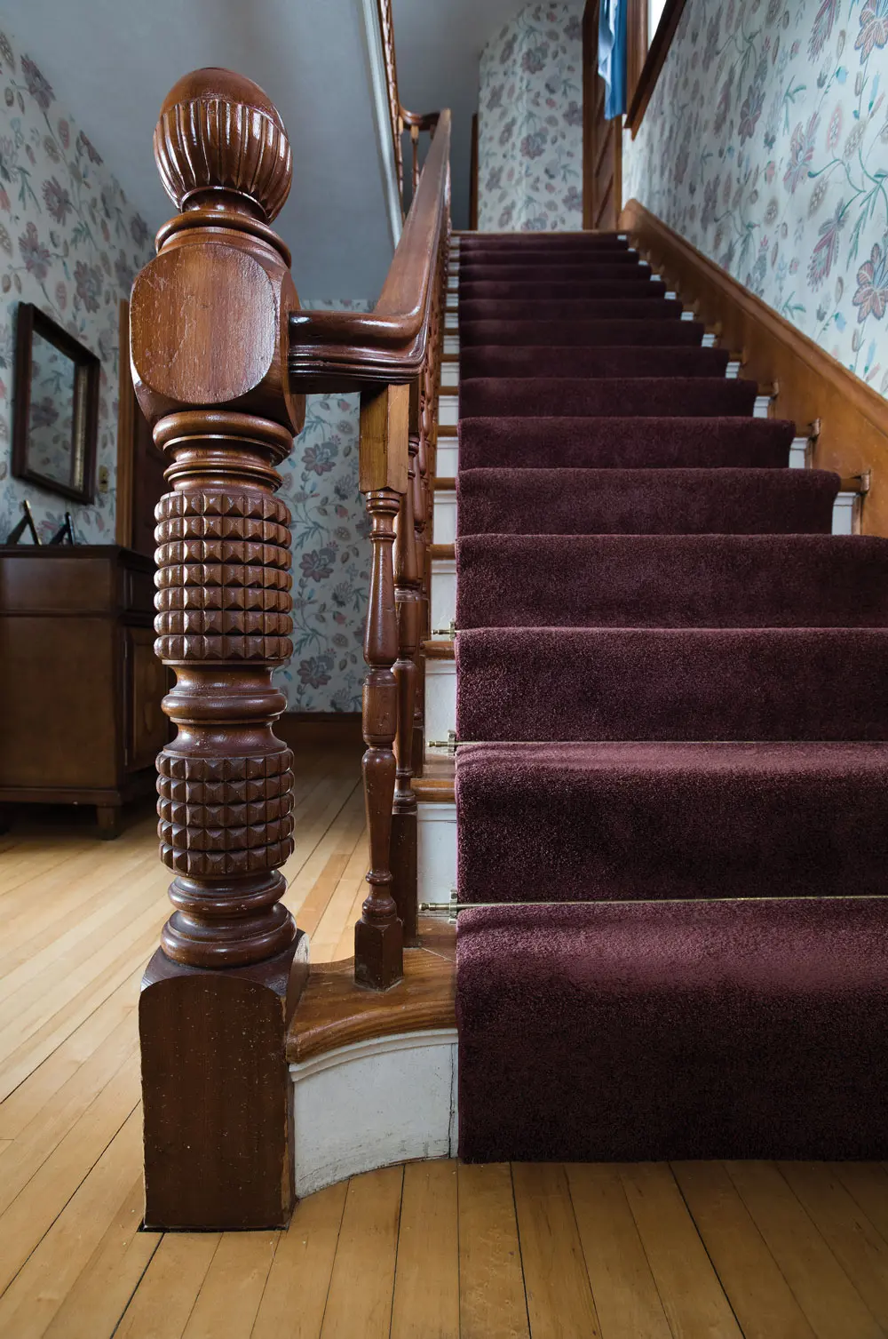 2002_HouseTour1_top intricately carved newel post in a Victorian farmhouse