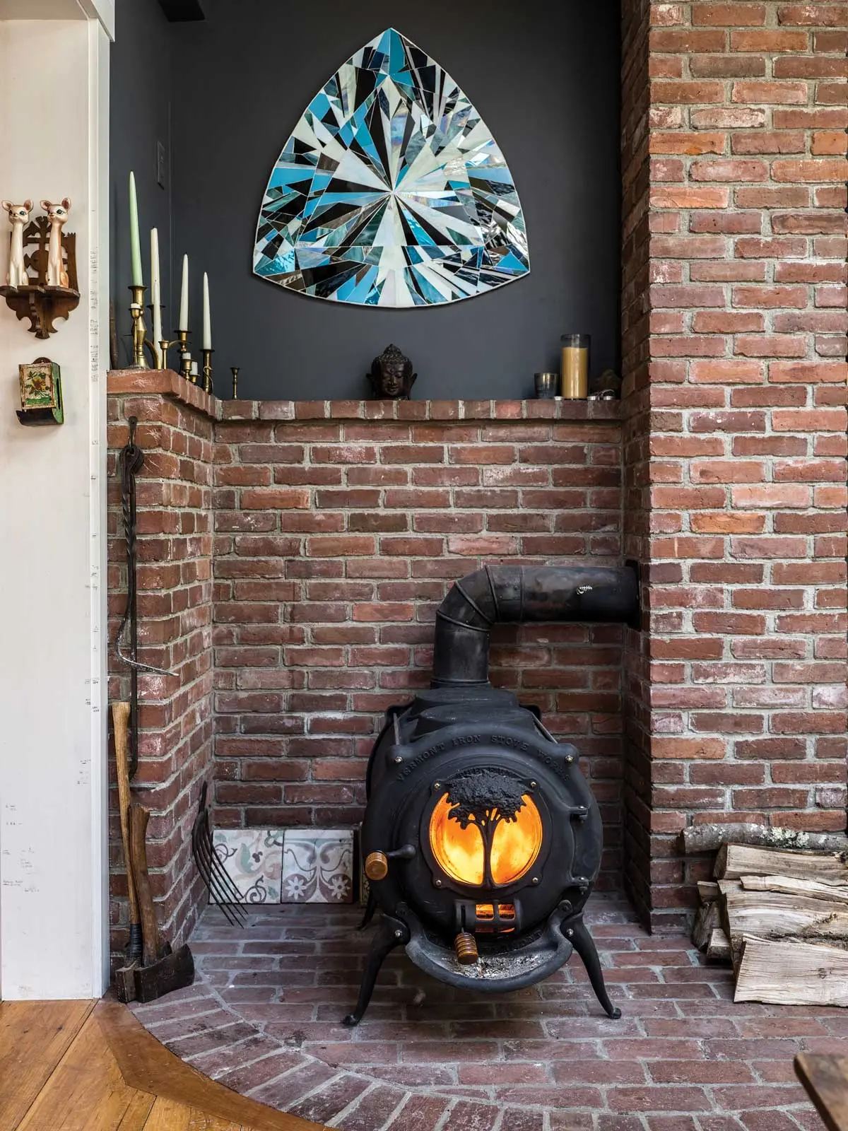 This Schoolhouse Rocks! Juliana McClain found the living room’s stained-glass mosaic “gem,” by Round Pond artist Liz Martone, at the Good Supply, in Bristol.