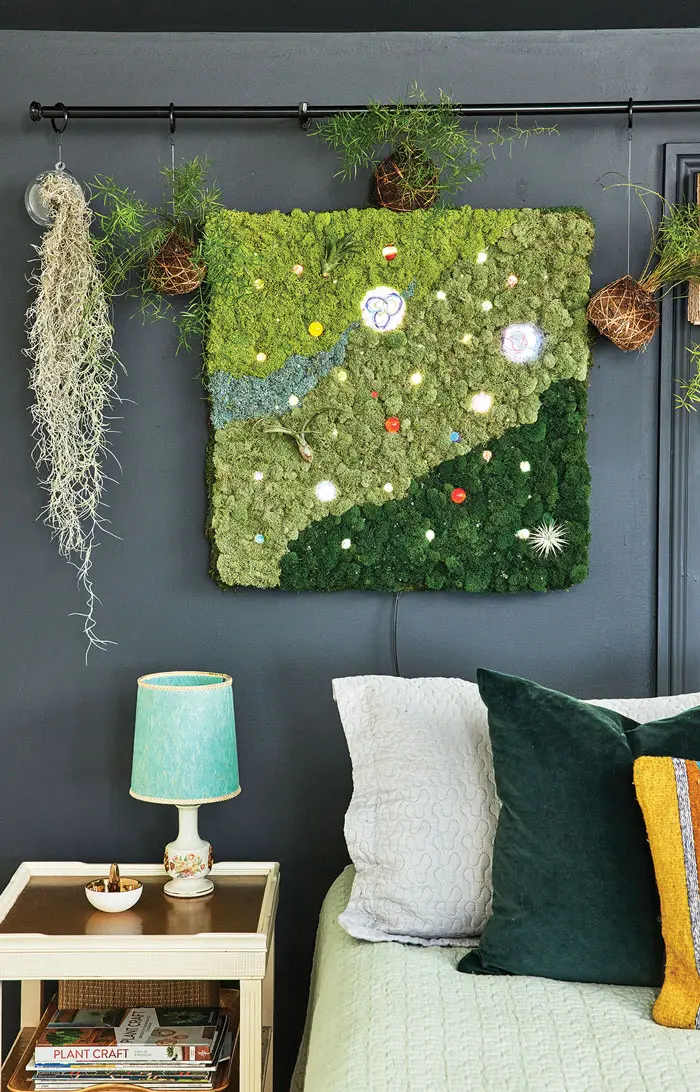 Fall2021_walls3 A “moss-scape” decorated with marbles and Italian glass Cheryl Tyler created with artist Cork Marcheschi enlivens her bedroom.