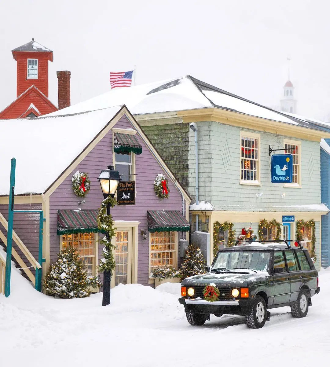 MH1912_ShoreThings_top Christmas in the Kennebunks