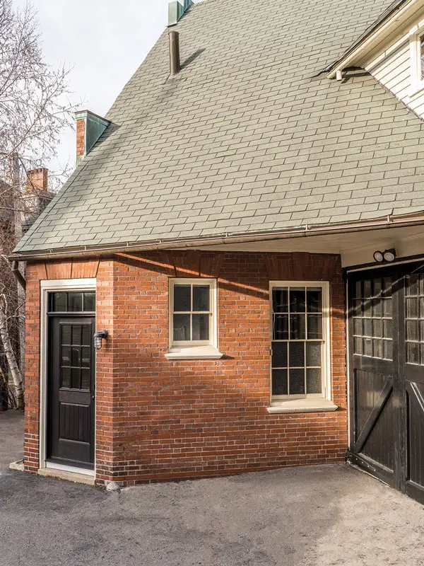 carriage house