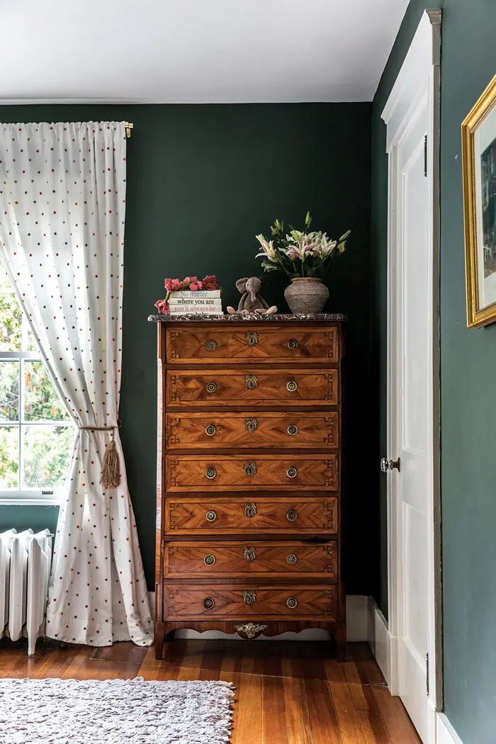 A marble-topped Louis XV semainier from Thomaston Place Auction Galleries graces Josephine’s room.
