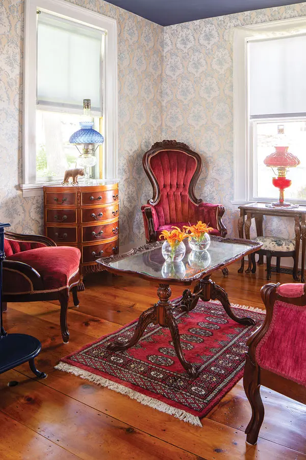 1790 Tiny House living room